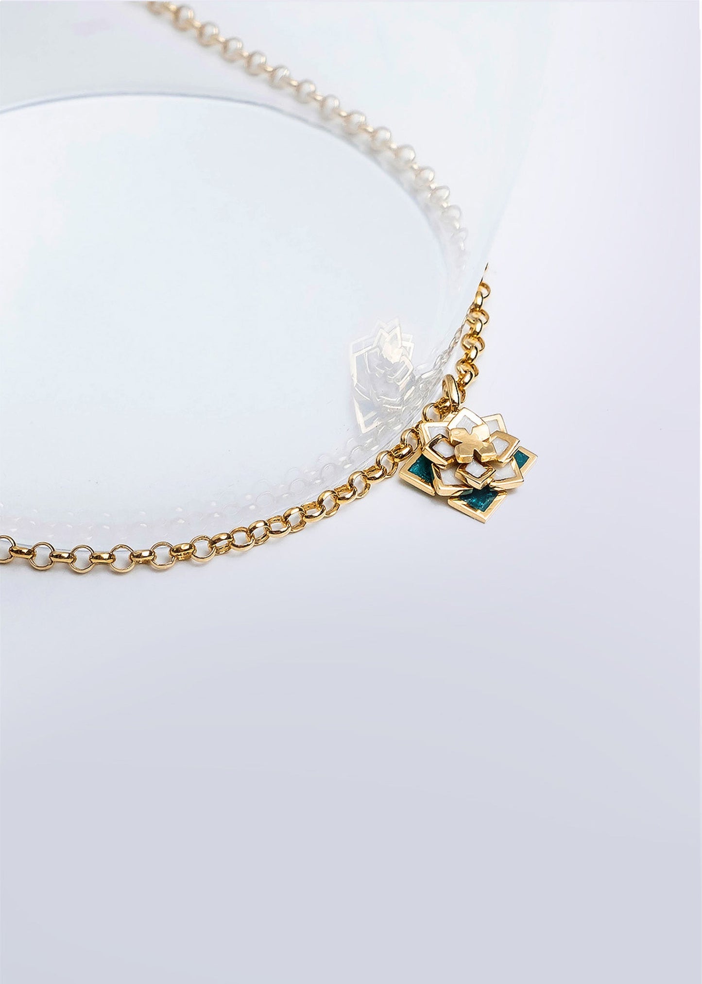 Lotus pendant